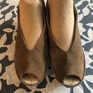 Fly London Yuri Perf Suede Size 40 (9 -9.5)